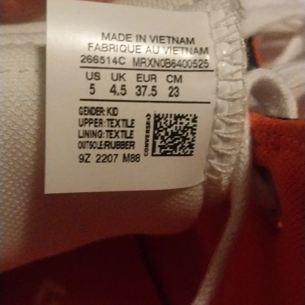 Converse Tennis Shoes